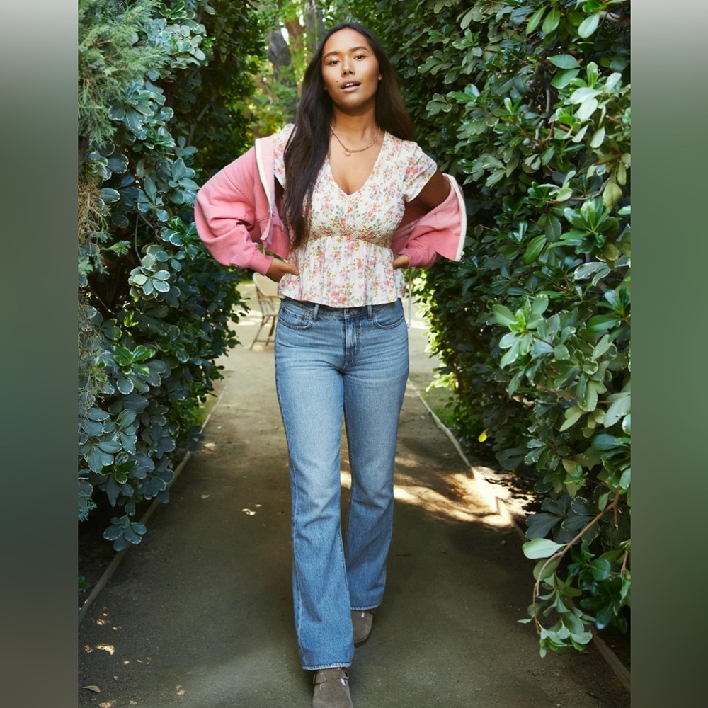 American Eagle 90’s Bootcut Light Wash Denim Jeans Size 4 Tall